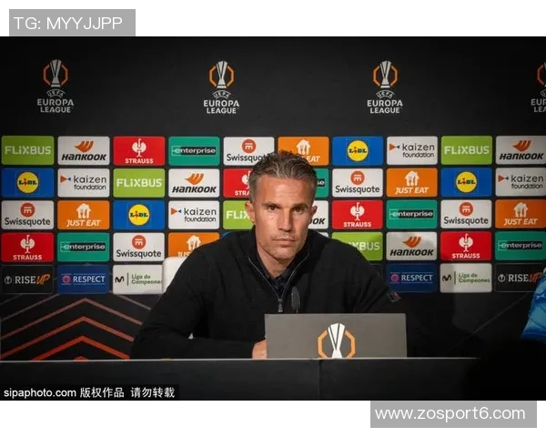 范佩西亲自提拔19岁儿子沙奎尔入费耶诺德一线队名单引发关注