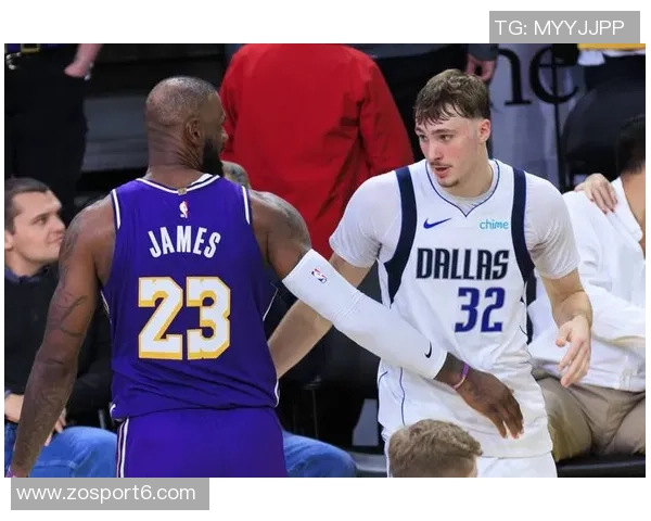 奥特谈三分犯规争议裁判称布克触碰詹姆斯手腕我未能清晰观察到 奥特谈三分犯规争议裁判称布克触碰詹姆斯手腕我未能清晰观察到